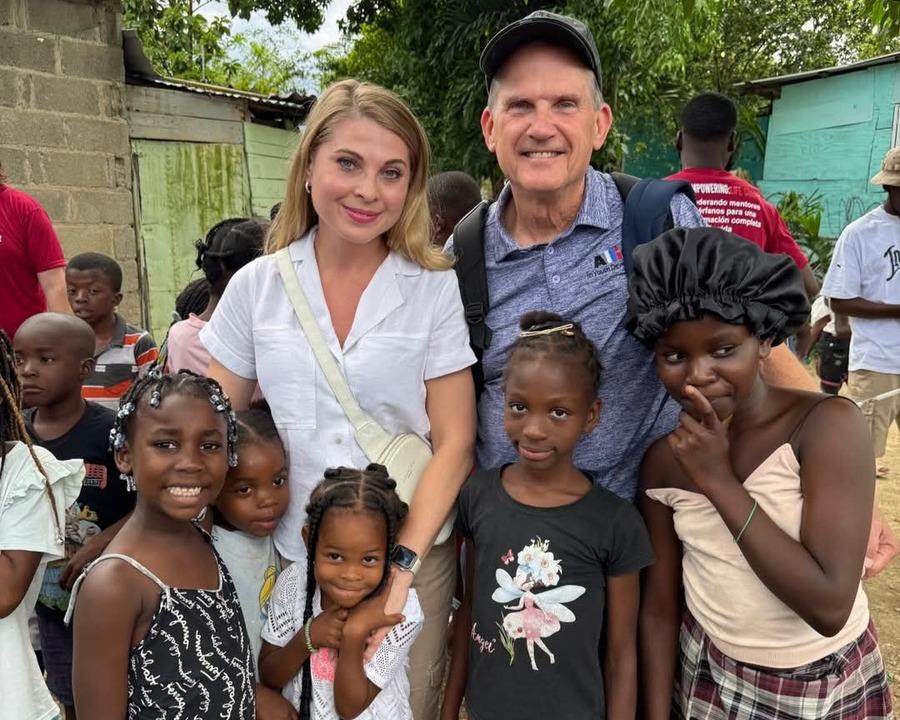 Allies Co-Founders Dr. Tatiana Baeva and Chris Burgin visited children in the Allies Mentoring Program in the Dominican Republic.