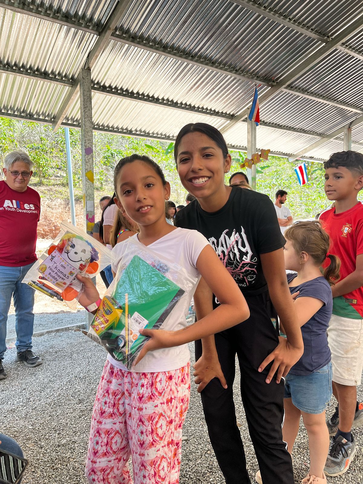 Volunteers distributing aid